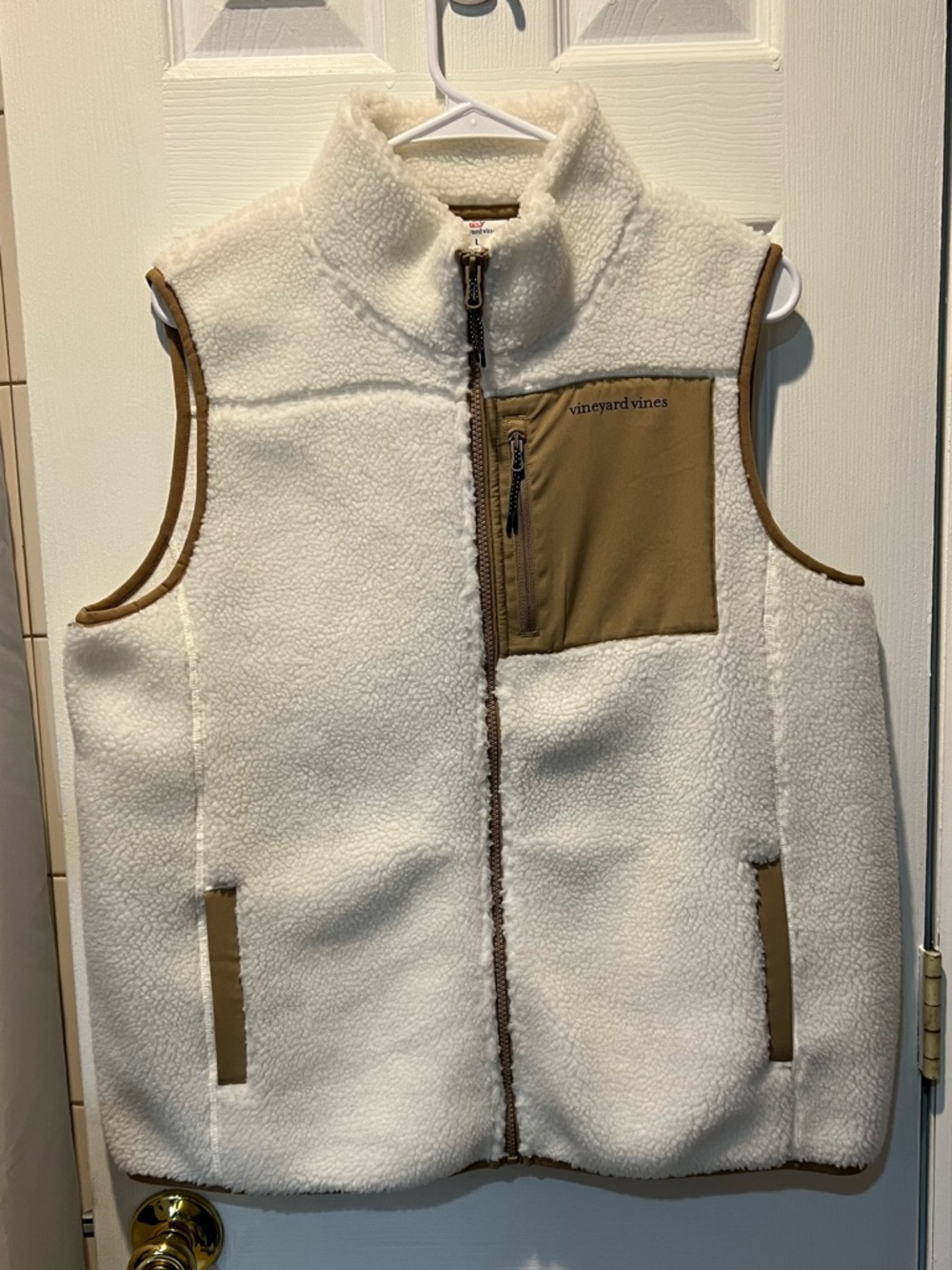 Vineyard Vines Women’s Cream Sherpa Vest with Tan Accents - Large
